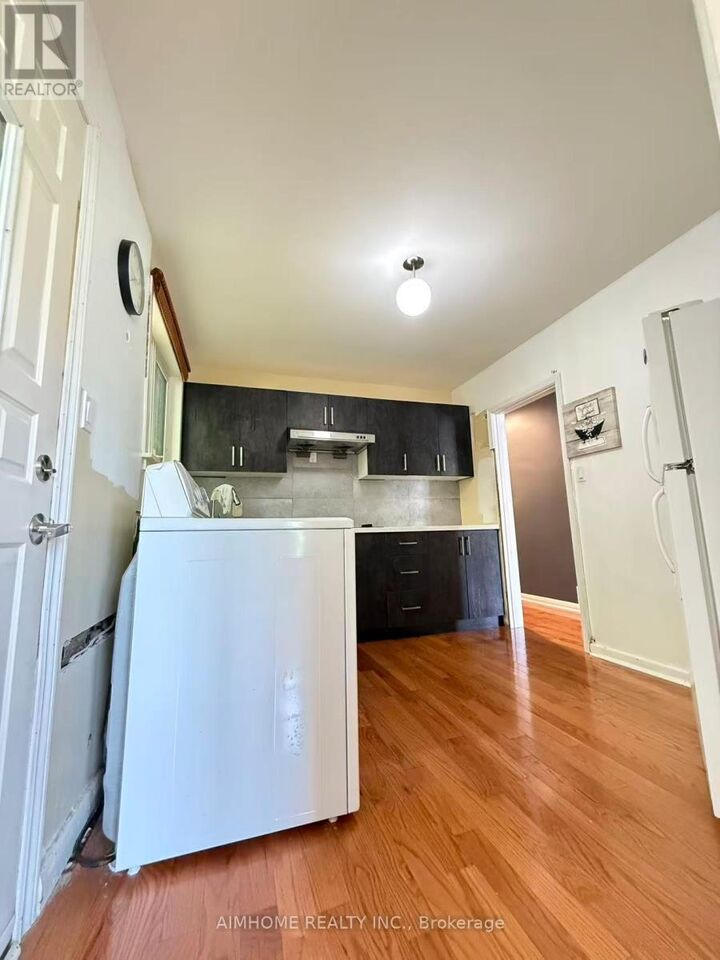 Property Photo: 256 Patricia Avenue Main ON M2M 1J8