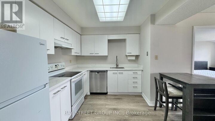 Property Photo: 78 Roehampton Avenue 213 ON L2M 7W9