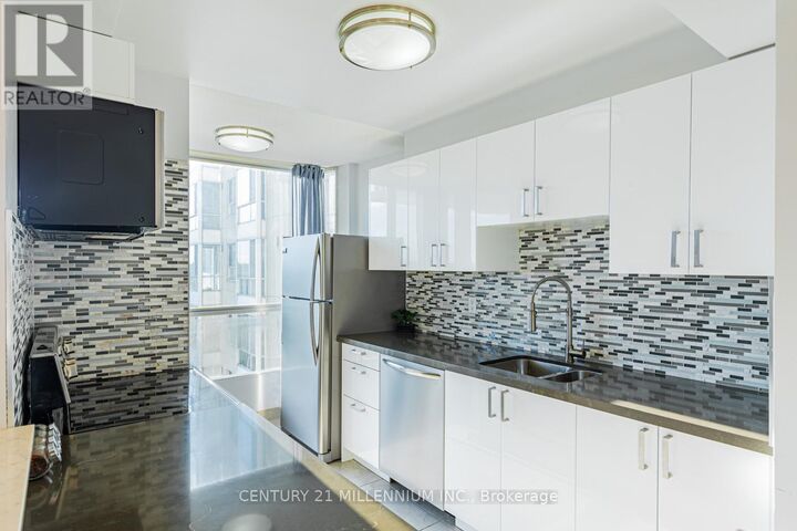 Property Photo: 3077 Weston Road 807 ON M9M 3A1