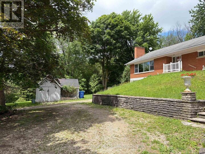 Property Photo:  252 Durham Road West  ON N0G 1R0 