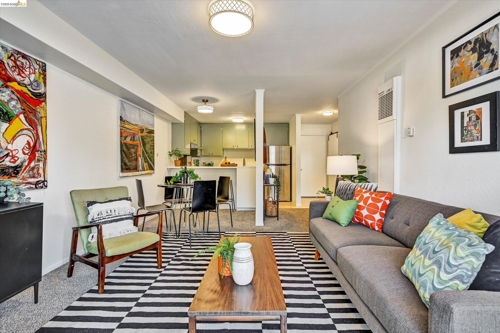 Property Photo:  425 Orange St 202  CA 94610 