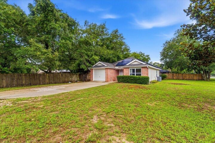 Property Photo: 1740 Thomas Street FL 32578