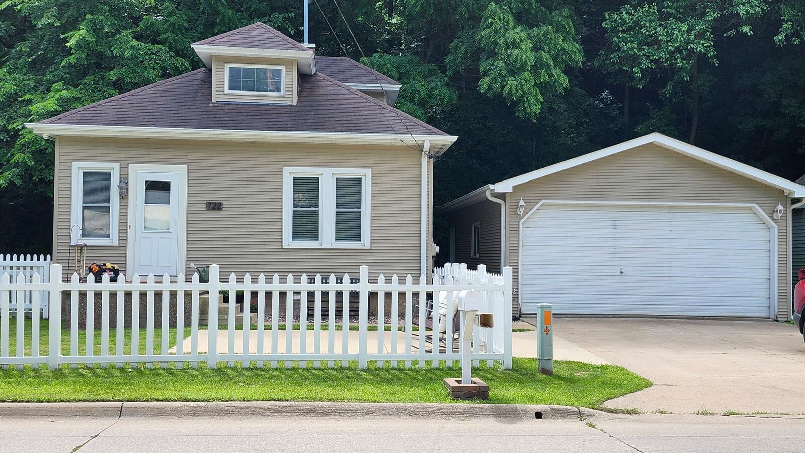 Property Photo:  722 Peru Road  IA 52001 
