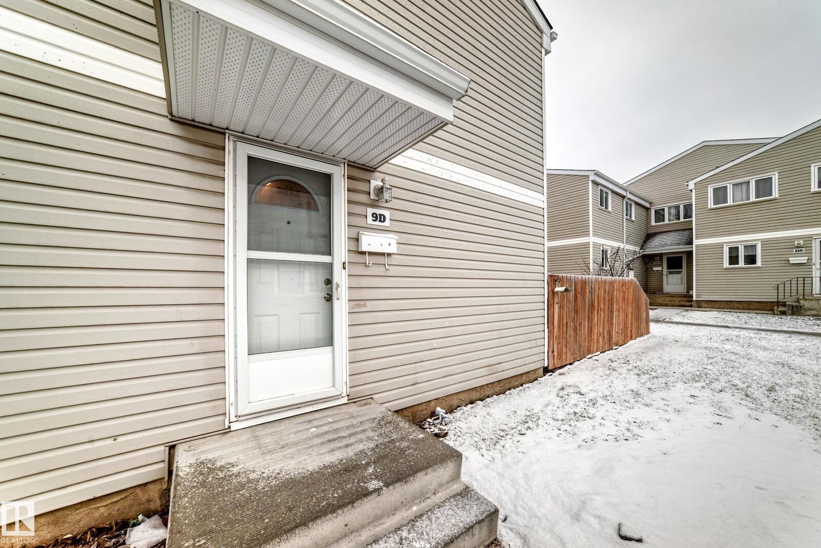 Property Photo:  9D Castle Terrace NW  AB T5X 2E6 