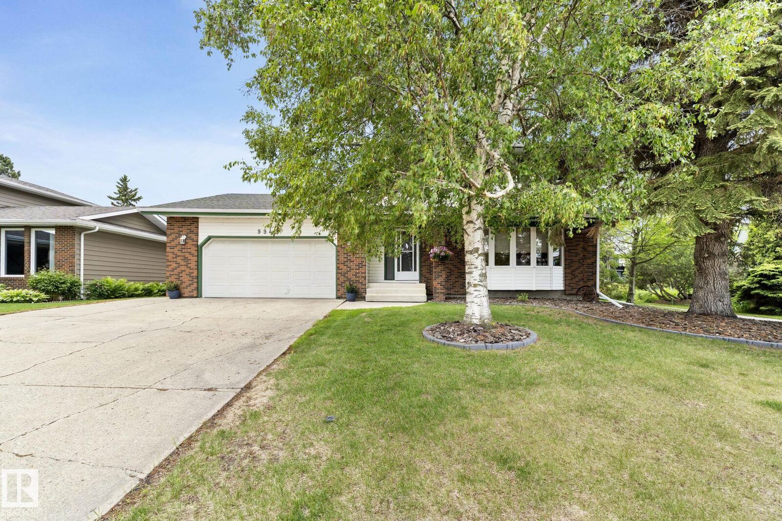 Property Photo: 9940 83 St AB T8L 3H3