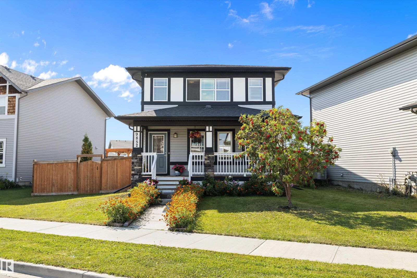 Property Photo:  9852 217 Street NW  AB T5T 4T7 