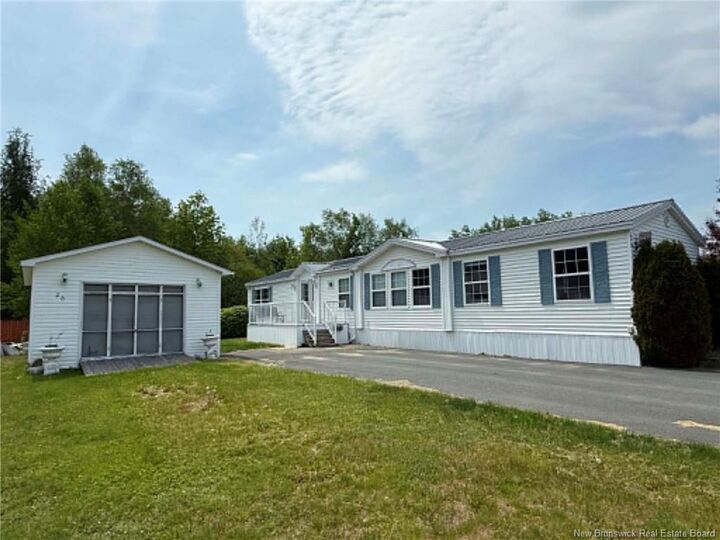 26 Crosby Crescent — photo 1