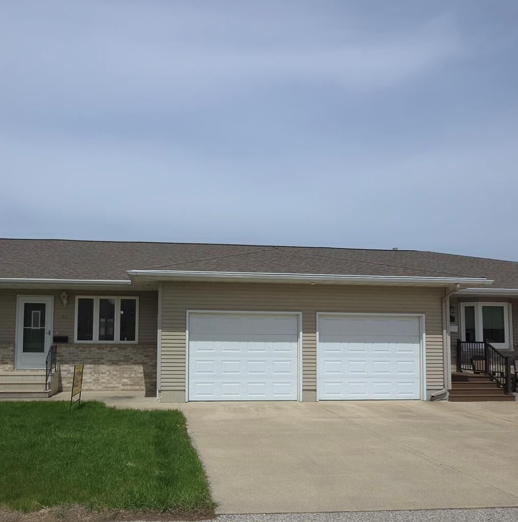 Property Photo: 214 West Elm Avenue IA 50574