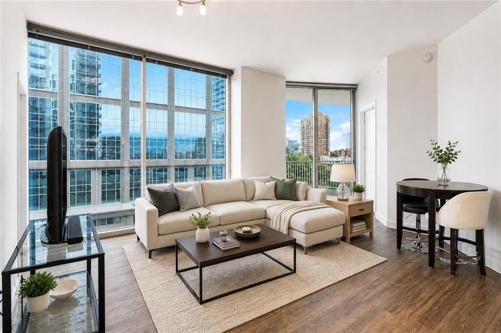 Property Photo: 400 W Peachtree Street NW 806 GA 30308