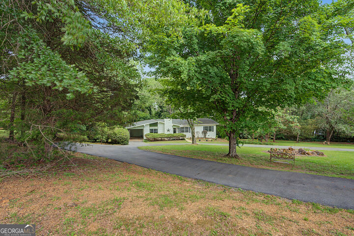 Property Photo: 6 Virginia Circle GA 30125