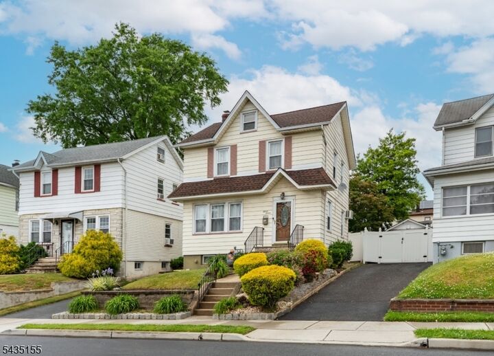 Property Photo:  1515 Rose Ter  NJ 07083 