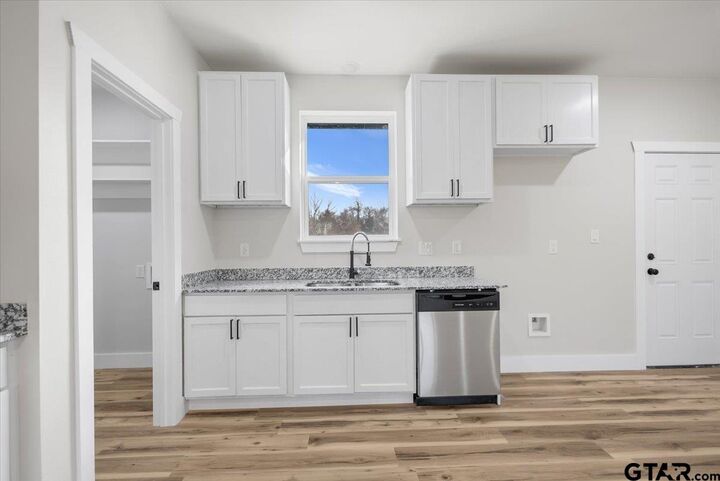 Property Photo: 400 Guadalupe St TX 75757