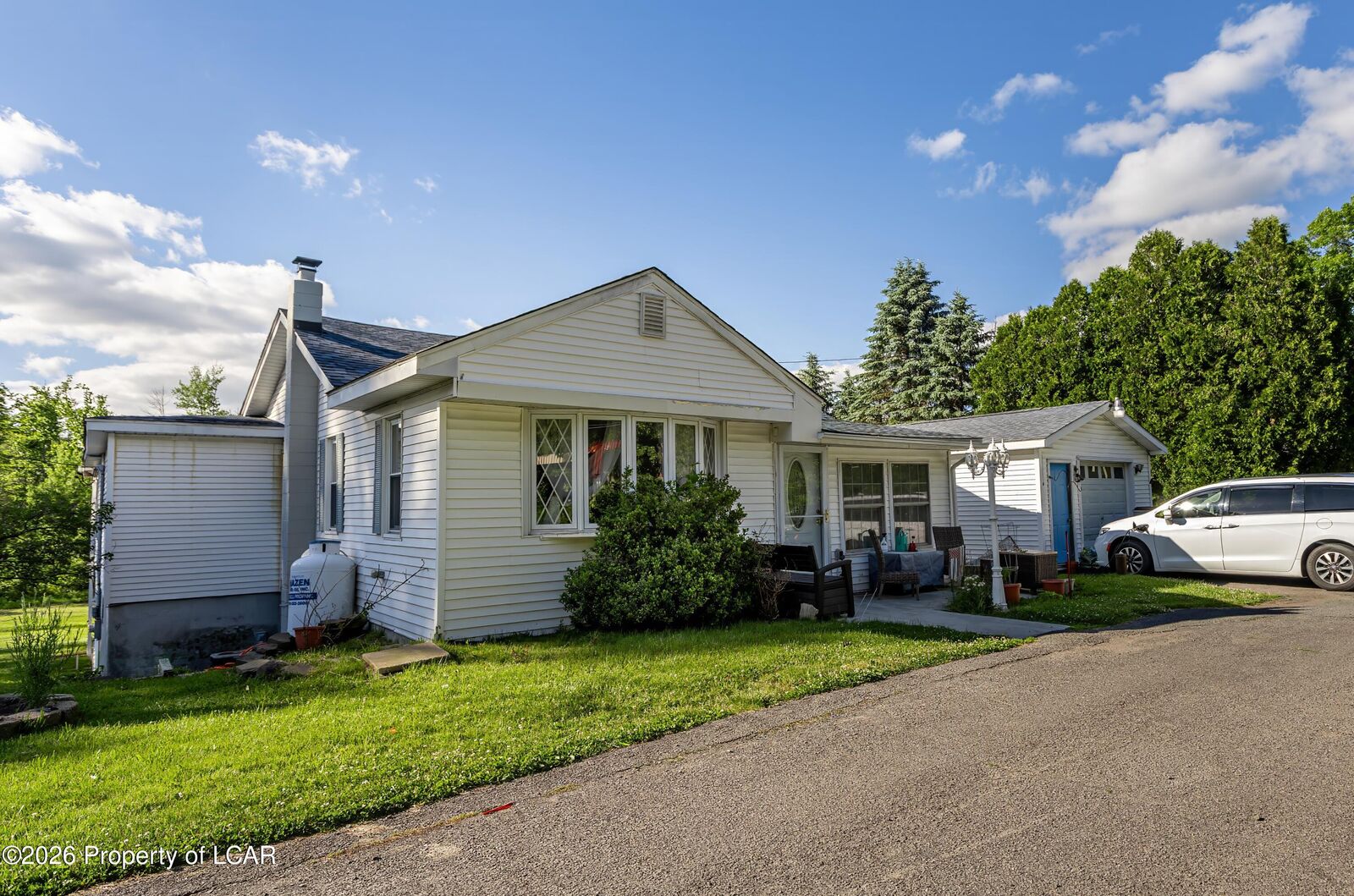 Property Photo: 401 & 405 Daleville Highway PA 18444