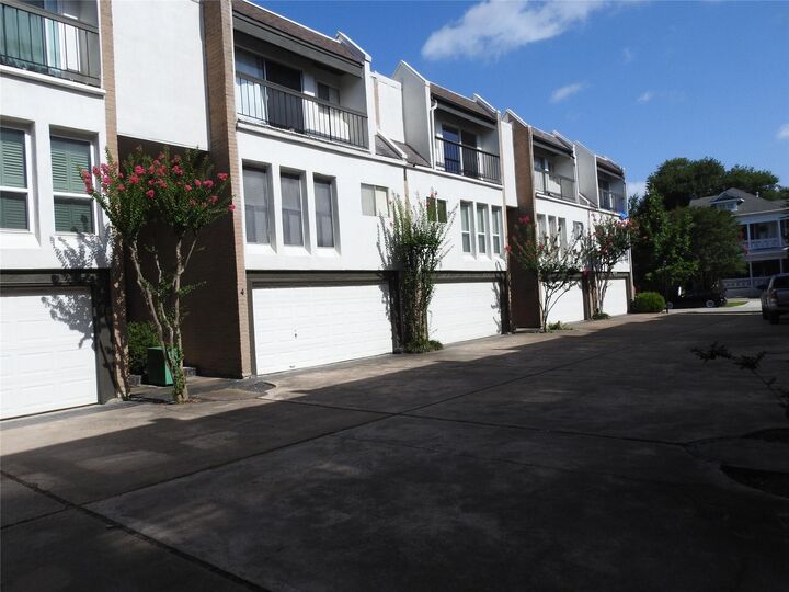Property Photo:  218 Stratford Street 3  TX 77006 