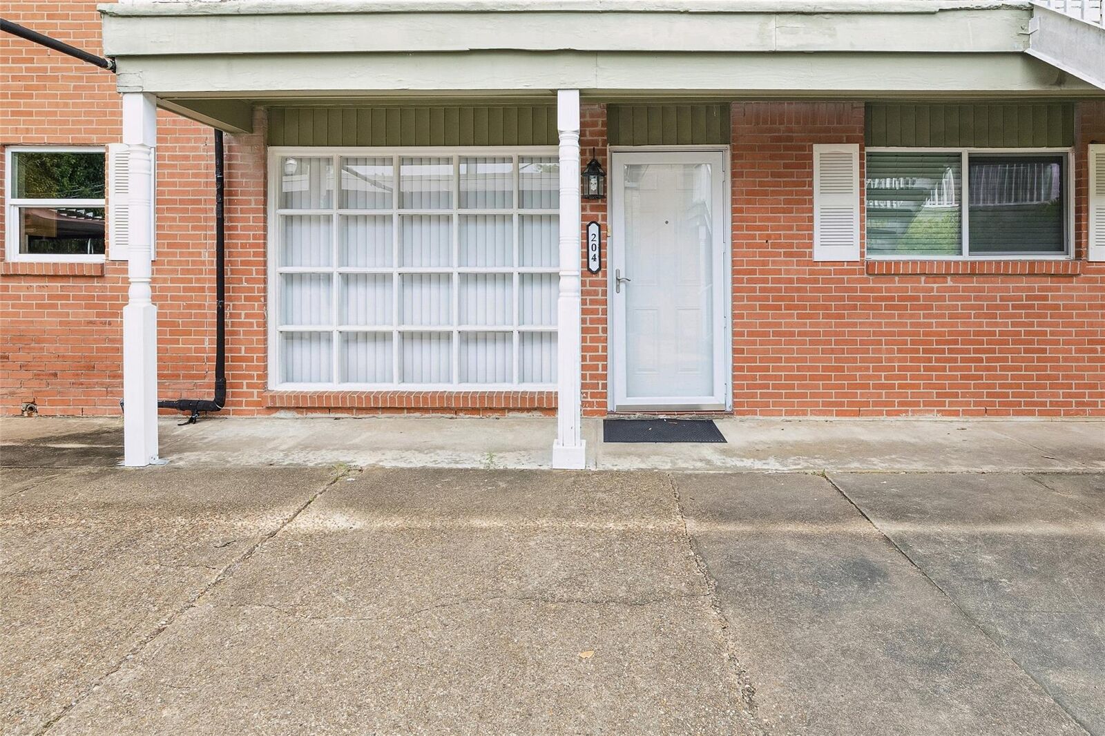 Property Photo: 5542 Holly Street 204 TX 77081