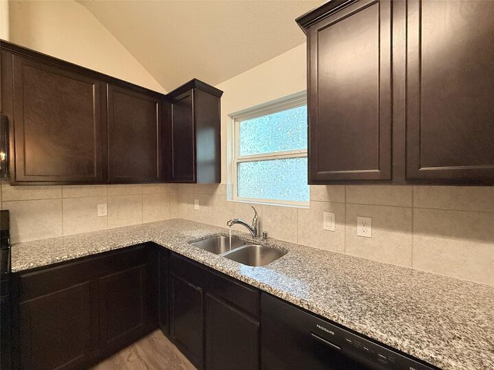 Property Photo:  15515 Islandview Lane  TX 77053 