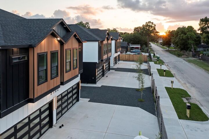 Property Photo: 5046 Pershing Street A-B TX 77033