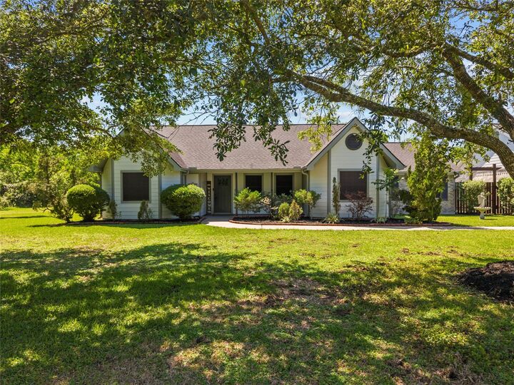 Property Photo:  5018 Starboard Lane  TX 77539 