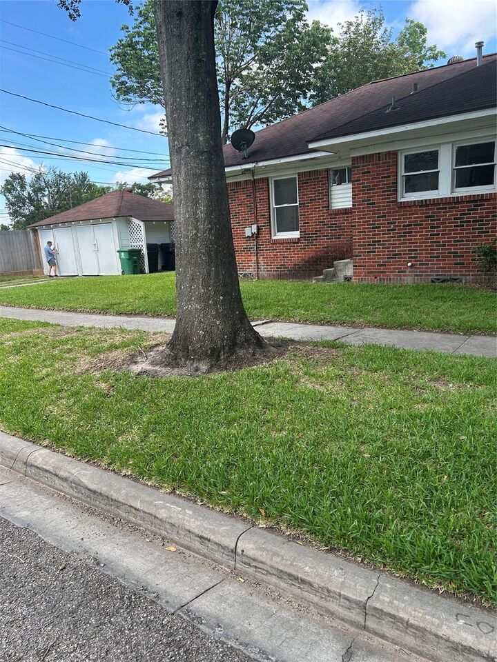 Property Photo: 1104 Key Street TX 77009
