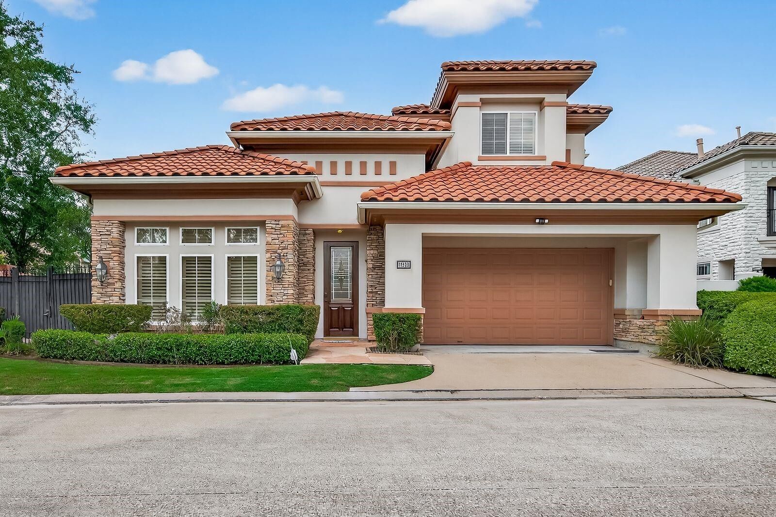Property Photo: 11938 Rosebrier Park Lane TX 77082