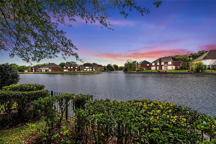 Property Photo: 1006 Old Oyster Trail TX 77478