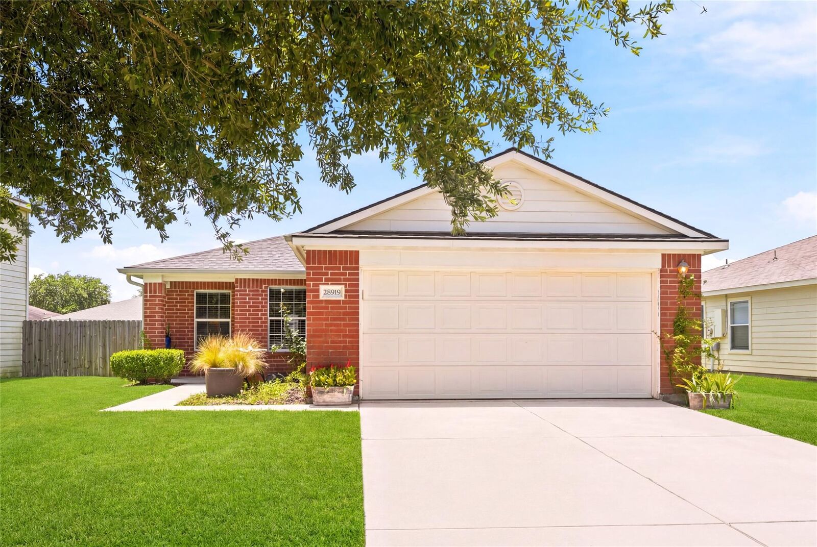 Property Photo:  28919 Village Creek Loop  TX 77386 