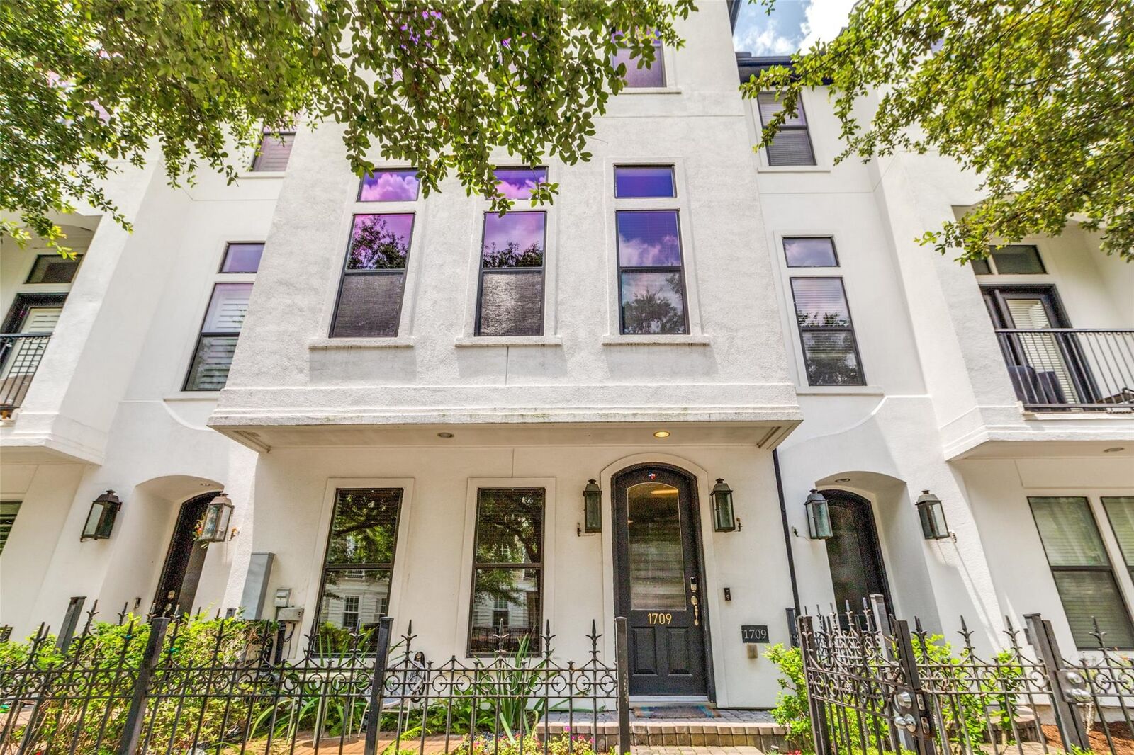 Property Photo: 1709 Ashland Street TX 77008