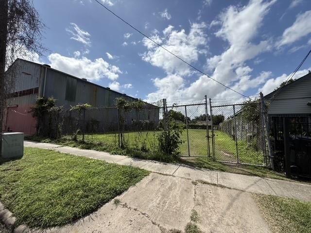 Property Photo:  2323 Everett Street  TX 77009 