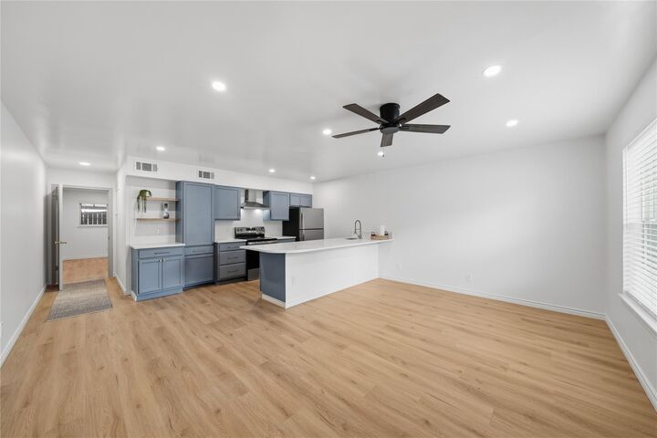 Property Photo: 1405 Shadowdale Drive 23 TX 77043