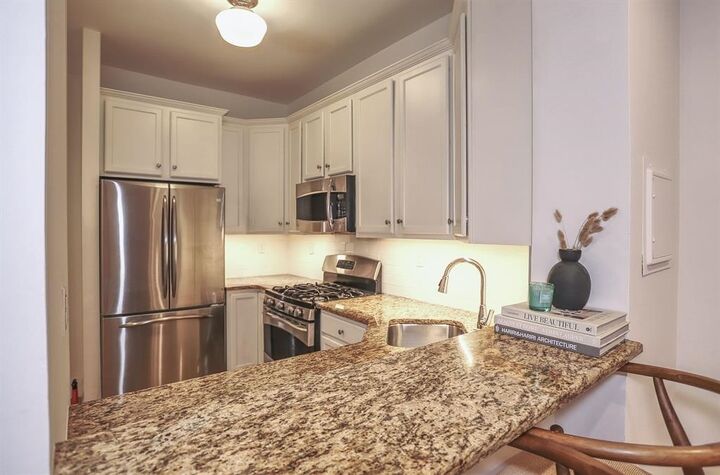 Property Photo:  1122 Hudson St 2B  NJ 07030 