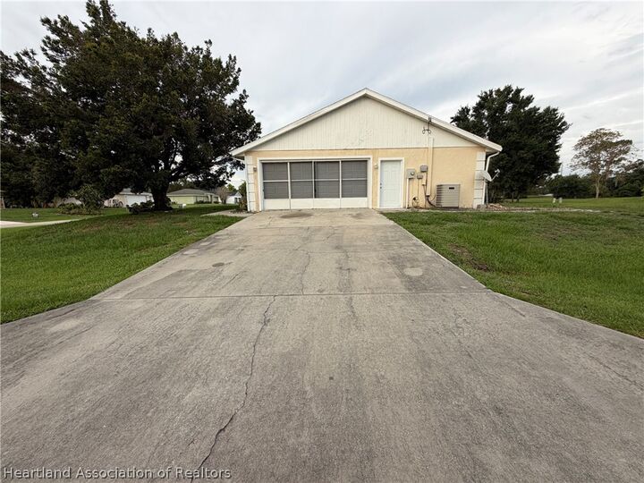 Property Photo:  123 Friendly Circle  FL 33876 