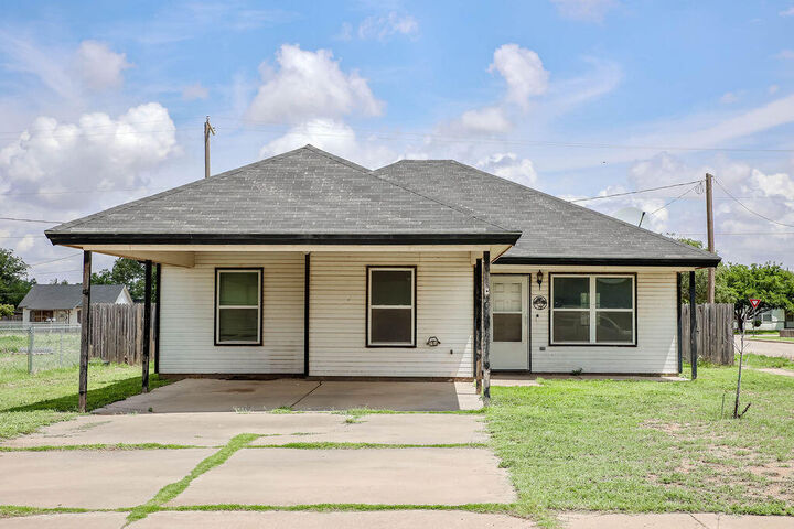 Property Photo: 319 E Queens Street TX 79403