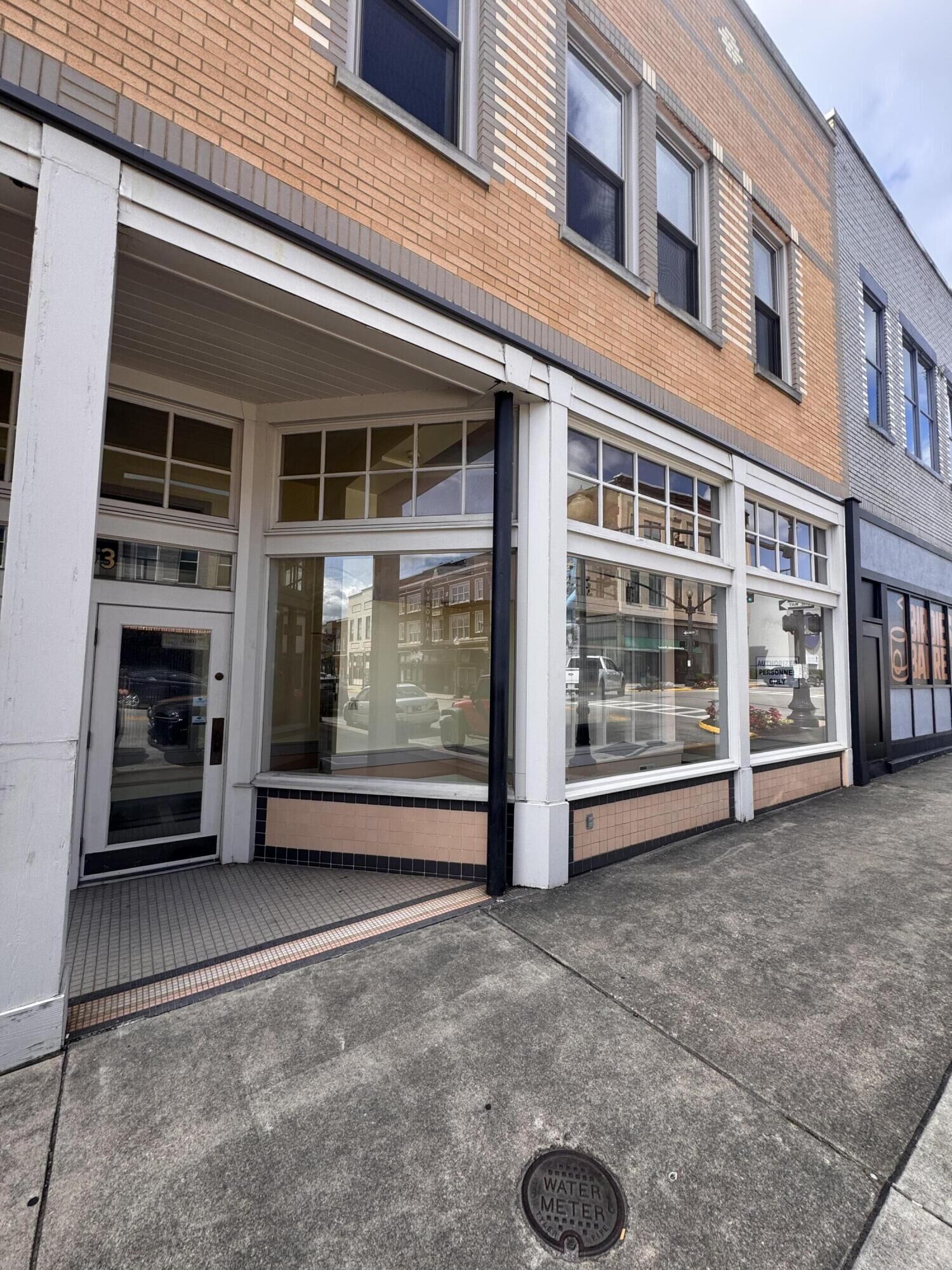 Property Photo: 203 E Mount Vernon Street Suite B KY 42501