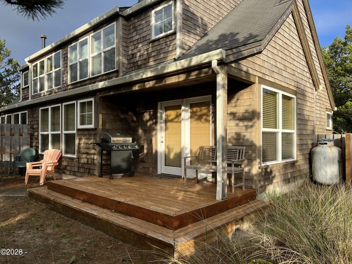 Property Photo:  5940 Summerhouse Lane  OR 97135 