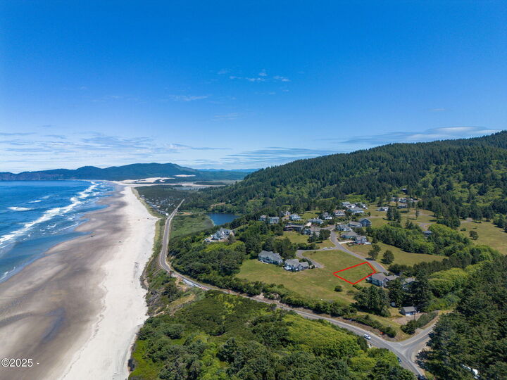 Property Photo: 16 Nantucket Drive OR 97112