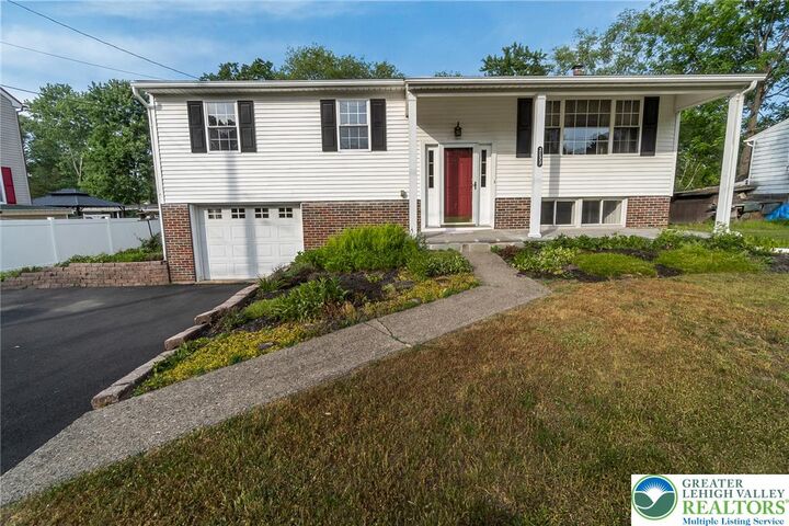 Property Photo:  2132 Clearview Avenue  PA 18360 