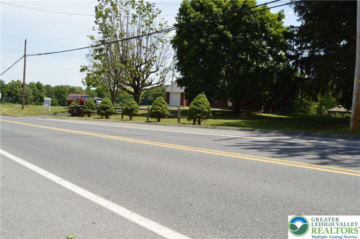 Property Photo:  1819 Blue Barn Road  PA 18069 
