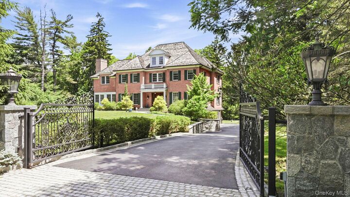 Property Photo:  2 Heathcote Drive  NY 10549 