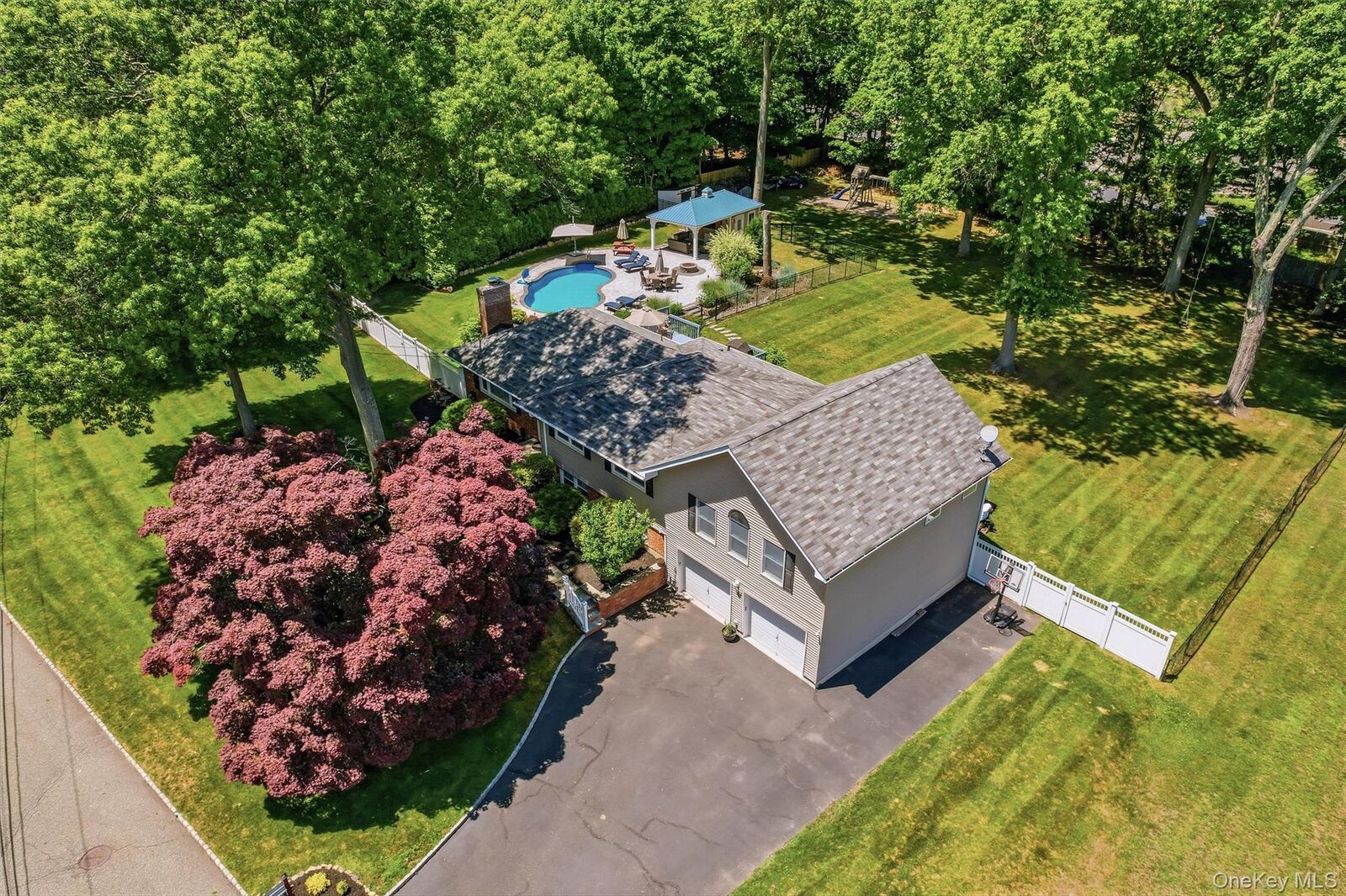 Property Photo:  6 Biret Drive  NY 10952 