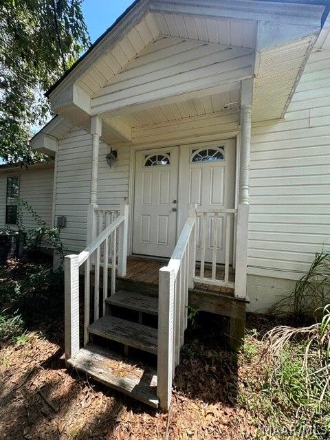 Property Photo: 2622 Highway 82 W AL 36067