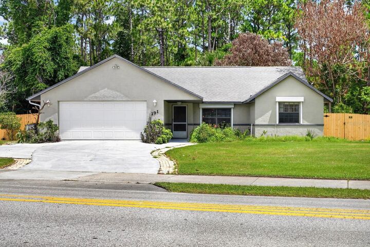 Property Photo: 191 Roberts Road FL 32141