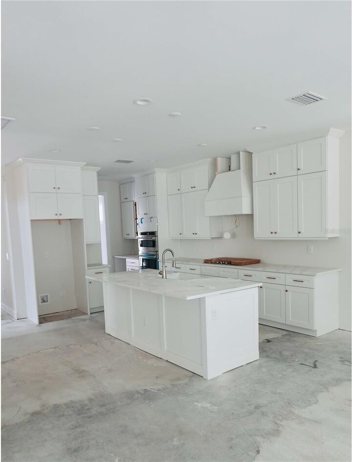 Property Photo:  3905 W Tacon Street  FL 33629 