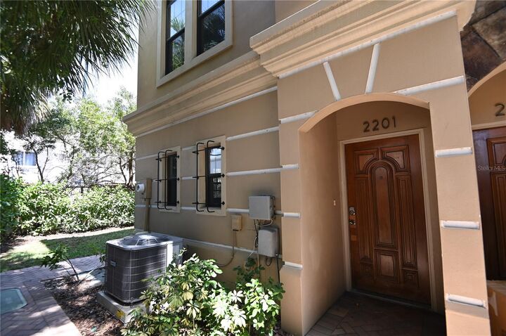 Property Photo: 2201 Soho Bay Court FL 33606