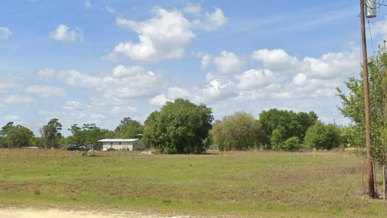 Property Photo: 109 Mahogany Lane FL 32148
