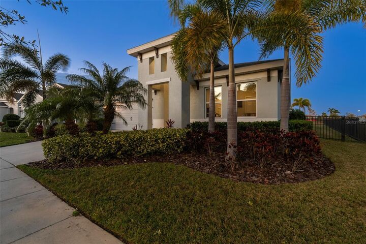 Property Photo: 5424 Silver Sun Drive FL 33572