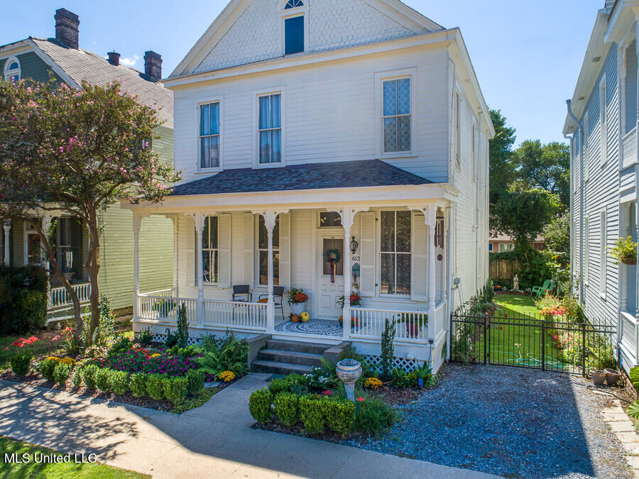 Property Photo:  612 State Street  MS 39120 