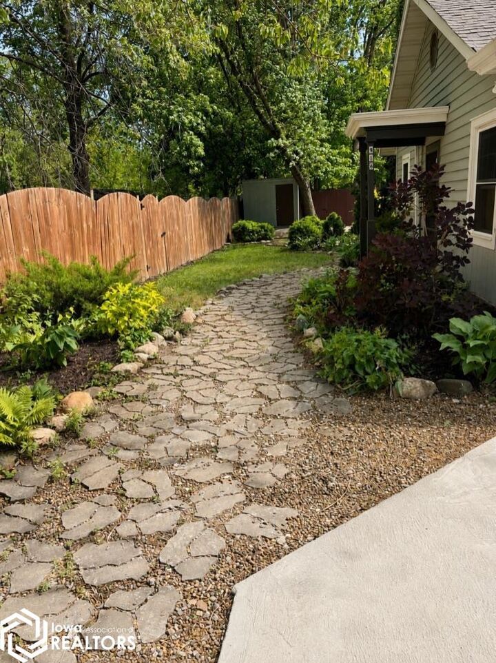 Property Photo: 916 South Main Place IA 52556