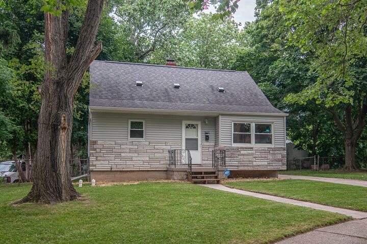 Property Photo:  1621 Blackberry Lane  MI 48507 