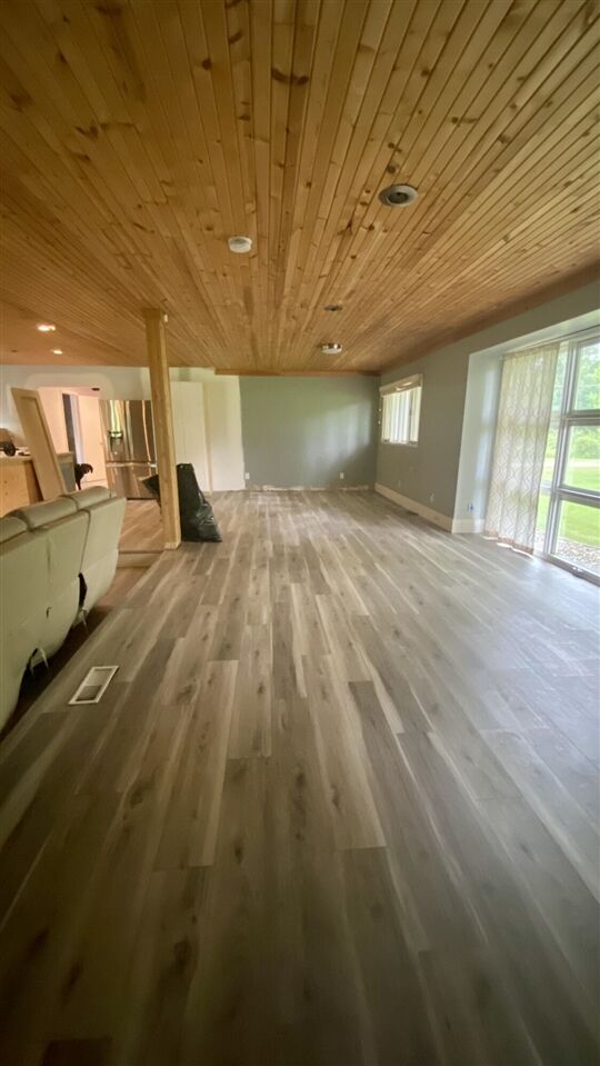 Property Photo: 641 Tracey Lane MI 48114-8739