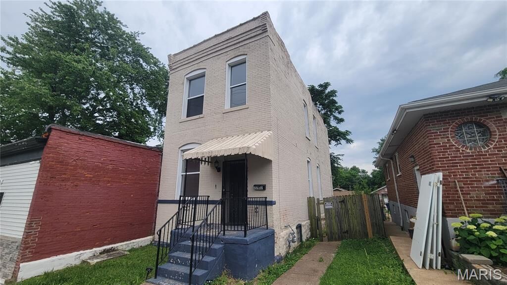 Property Photo:  2202 Osage Street  MO 63118 